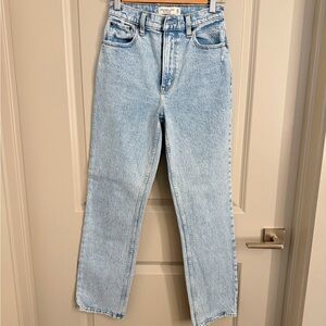 Abercrombie & Fitch 90’s Straight Ultra High Rise Jeans Short